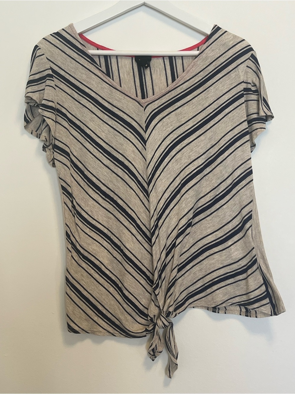 W5 Women Tan Black Striped V-Neck Flutter Sleeve Tie Front Knit Top Size Medium